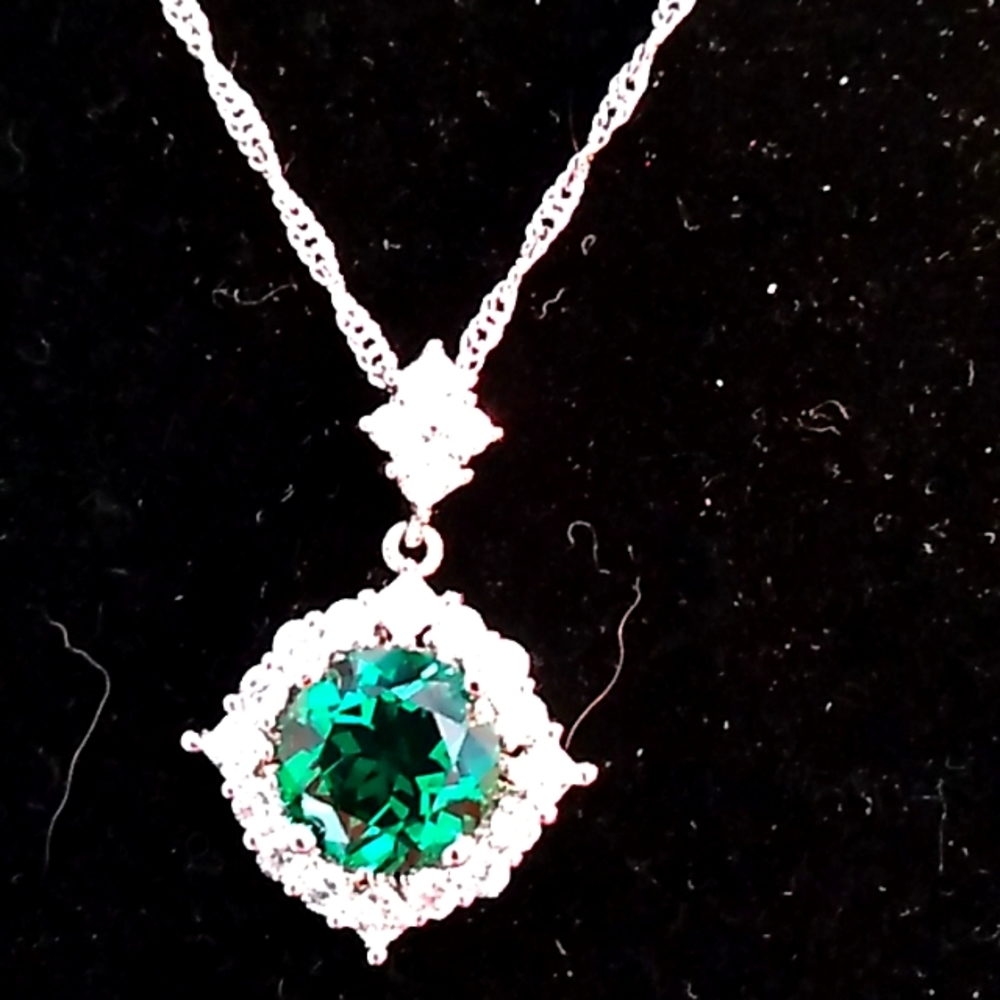 Oggie design green emerald crystal diamond type gems necklace and earring set
